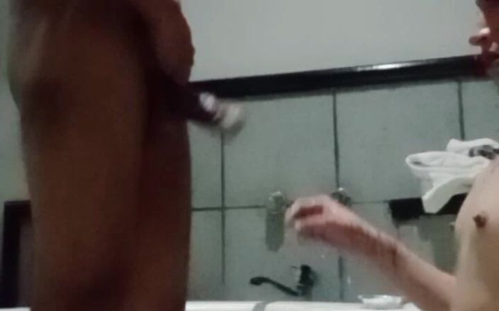 Afryca: Ragazza trans succhia un cazzo enorme con il mio ragazzo...