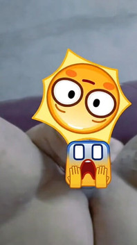 Tanpa dildo, aku pakai deodoran untuk bikin aku crot banyak banget