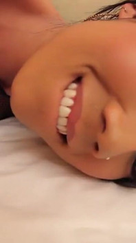 Kurious krish toma la enorme polla de Ramon en su culo travesti