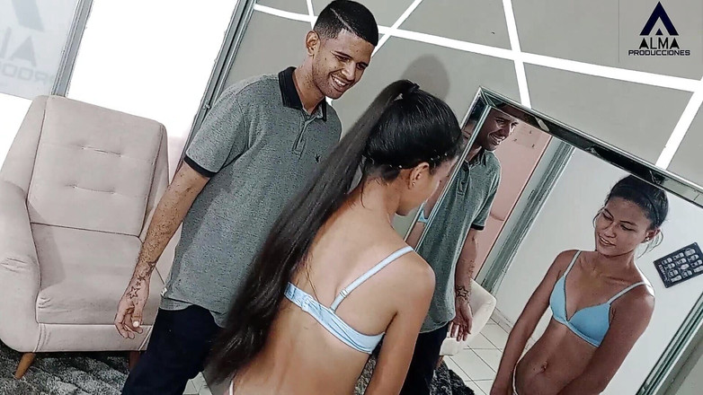 nate: Карла, моя збуджена падчерка, любить трахатися раком і відчувати мою сперму в її дупі