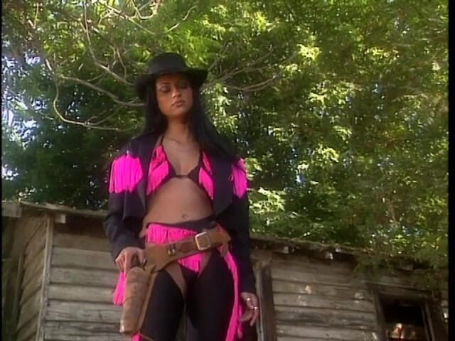 Anal seduction: Cewek bertubuh rapat, cowgirl berambut hitam bersenang-senang dengan pejantan di...