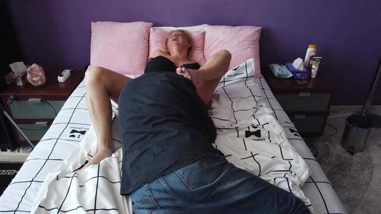 Worshipped by Alex: Fingering of a MILF's Pussy - Real Orgasm
