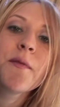 Att bli slagen runt under intensiv anal fyller den bedårande blonda Tina Marie