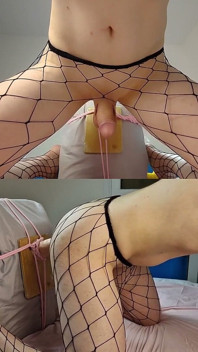 Irrumare TS Femboy jazda dildo na kamerze i cumming