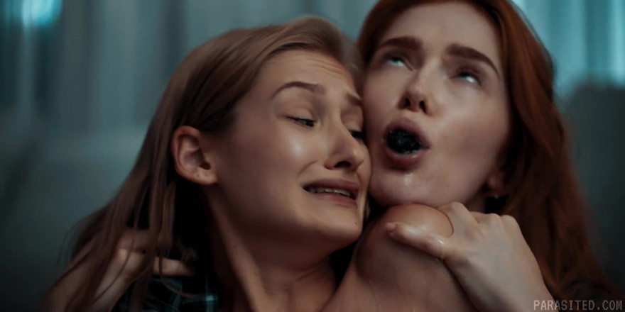 Parasited: Parazit - Jia Lissa šuká mozek ze své kamarádky hráčky Tiffany Tatum