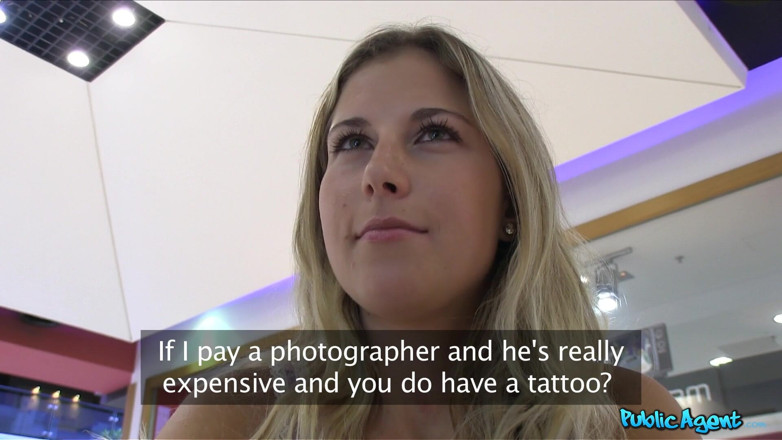 Public Agent: Agent public - Obraznica Jessica Sweet se dezbracă în interior înainte de a...