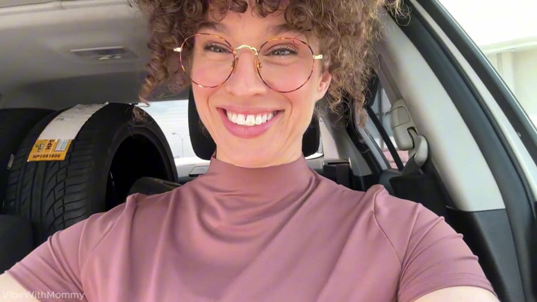 VibeWithMommy: Curly Haired Queen Picks up Coffee Boy