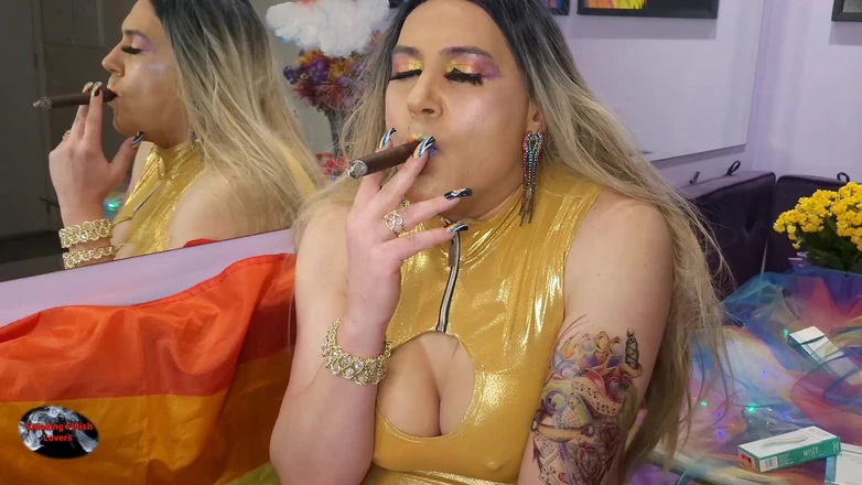 HollyCox: Великі цицьки і сигара