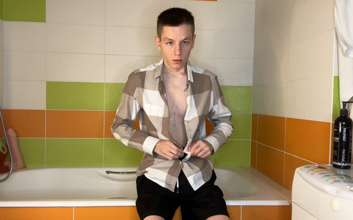 Morflot24: बाथरूम में मेरी चूत को चोदा और वीर्य के साथ फर्श पर बाढ़ आ गई!