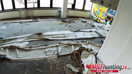 MILF Hunter 24: Il cacciatore di miLF ossa una miLF magra in un...