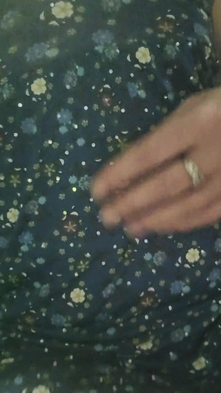 EliteLadyS: Мілфа писяє на концерті