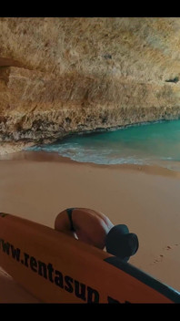 Haben Sie jemals ein Mädchen gesehen, das ein Stand-up-paddle-board im Meer fickte?