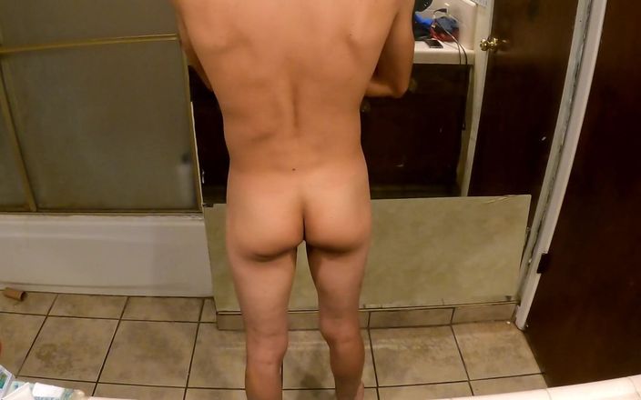 Z twink: 20 chico desnudo flexionándose en el espejo