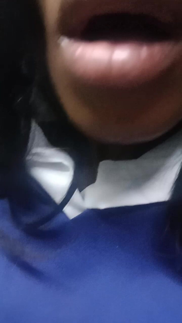 hothouse18xxx: 보지를 손가락으로 손가락으로 빨아먹는 18살 Vergin Girl