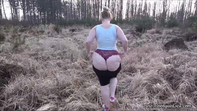 Bootyass Girl: Fucking in nature