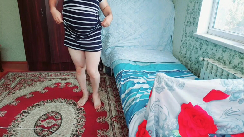 Kitty_Cross: 魅力的なフェムボーイが抗えないお尻の動きを見せる