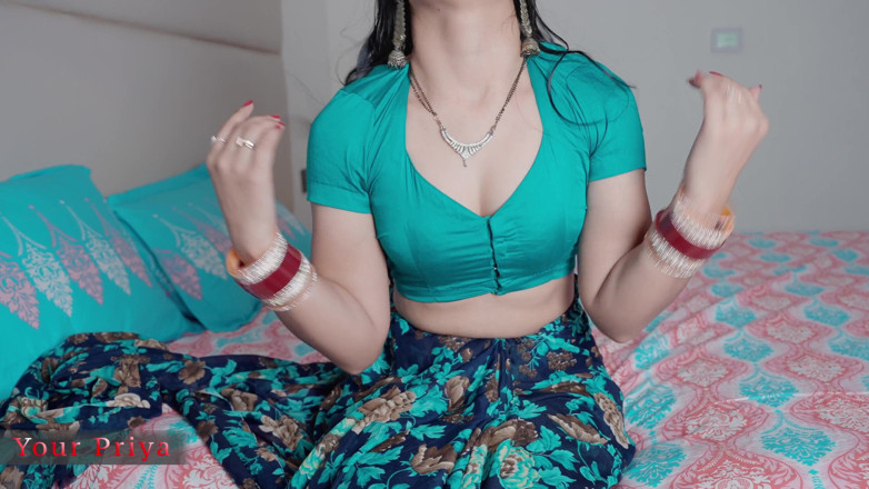 Your Priya: Hintçe ses kaydında Hintli ateşli yenge devar ji için parmaklıyor...