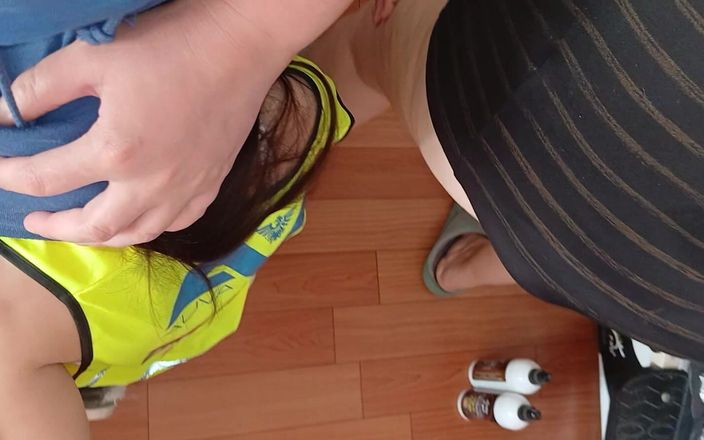 Lesbian-candys: Üç lezbiyen polis karakolda sikişiyor