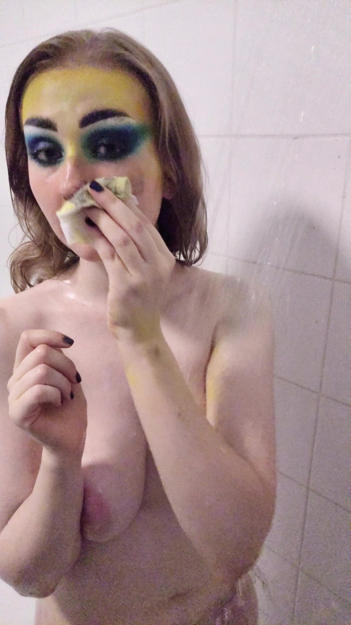 Em Yang: Ankha Body Paint Duș îndepărtarea