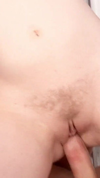 Satine Sparkは驚いてバスルームで犯される