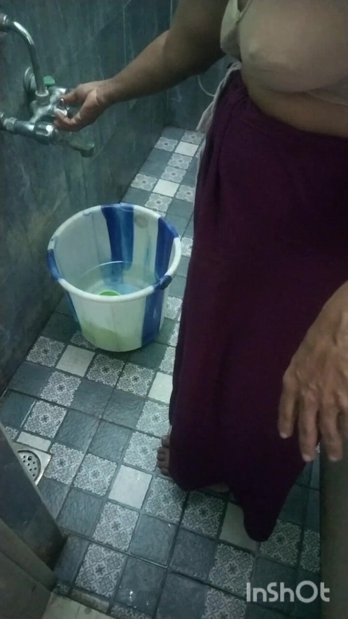 Benita sweety: Pissing hot video a příležitostné tamilské žhavé mluvení