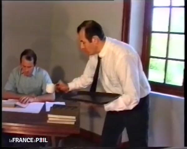 French Family Secrets: Studentka z blond kołdrami zostaje zerżnięta na trawniku.