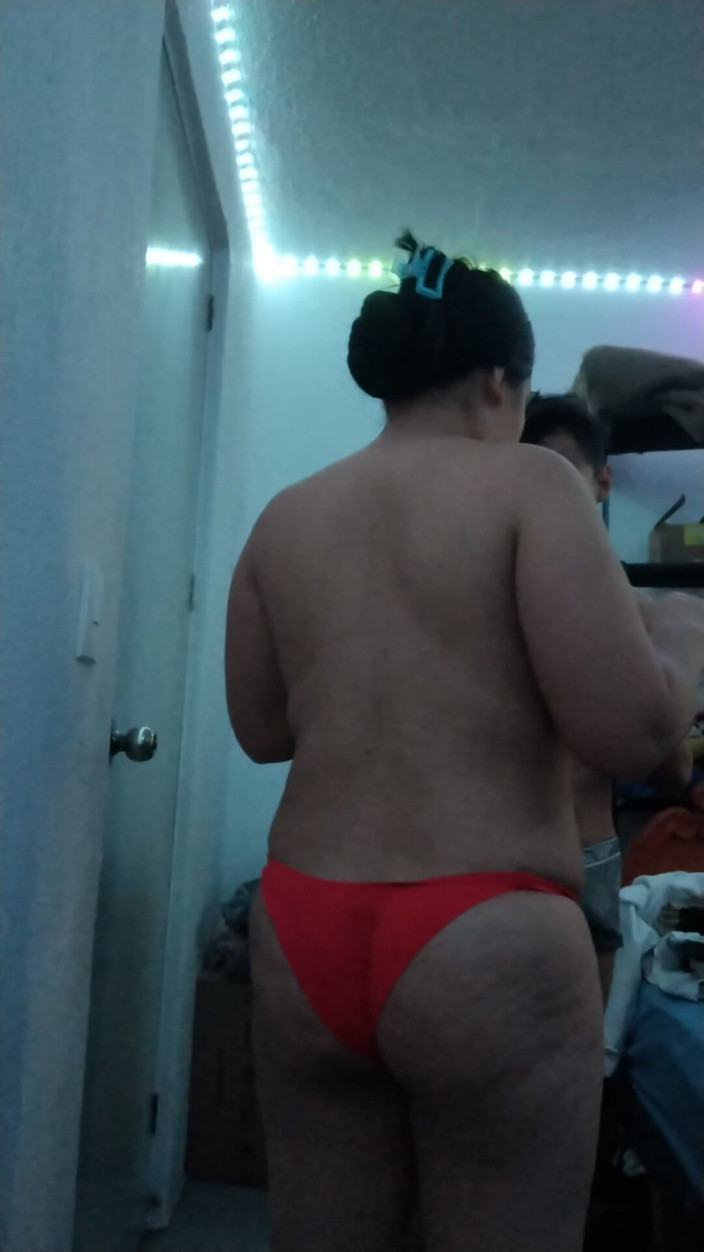 Proibi: Victoria la mia modella e i miei vestiti sexy
