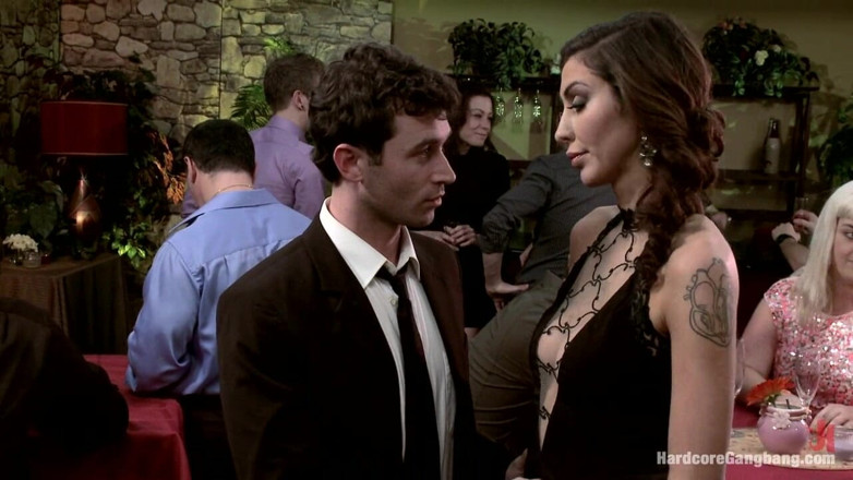 Hardcore Gangbang by Kink: Princesa Donna gangbanged - parte 1