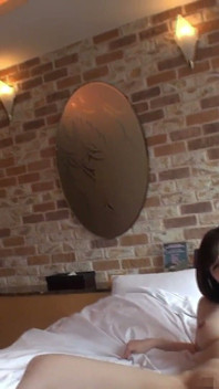 Piękna kobieta z ogromnymi piersiami, które drżą nawet gdy jej sutki się o nie ocierają – Kaho, 24 lata