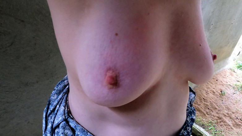 Bouncy Tits Action: Beating Her Nipples on Construction Site