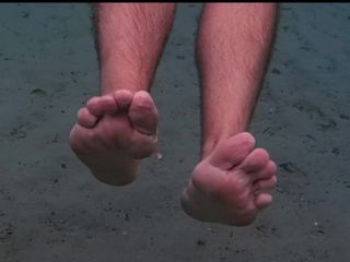 Manly foot: Walking Around on Those, What Do You Call &#039;em? Oh, Feet -...