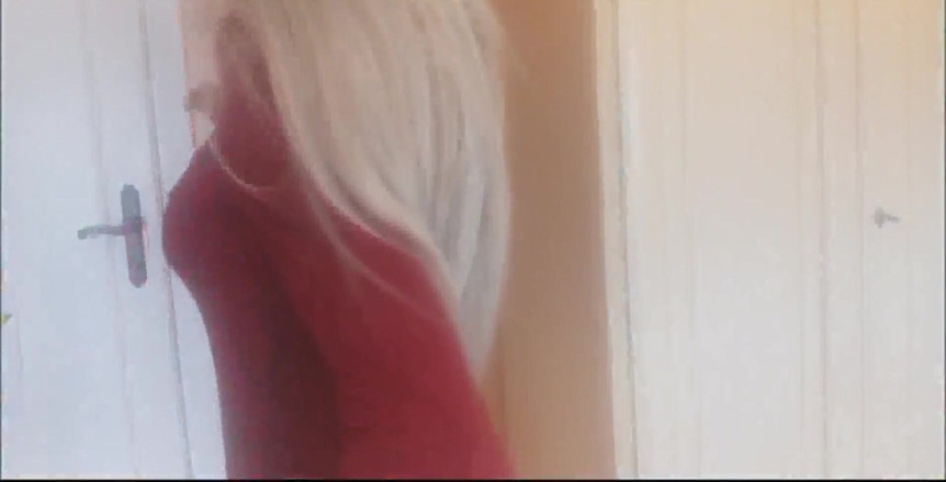 savannahamatoriale: أنت منحرف كفء وله وجه أحمق. لعق قدمي تفوح منه رائحة العرق!