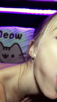 Dopasowana niemiecka dziewczyna daje niechlujny POV blowjob z dużą ilością śliny i get CIM