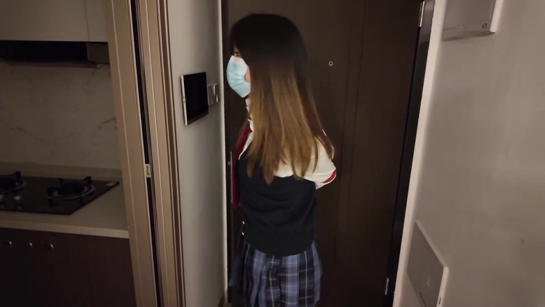 Aisan girl bondage: Hs19- una ragazza con l'uniforme scolastica era legata per le...