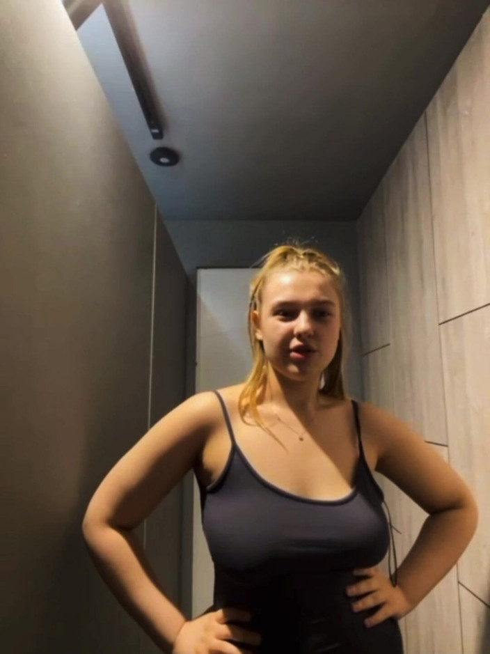 JuiceLussie: Bbc fickt enge muschi. Nahaufnahme fingern