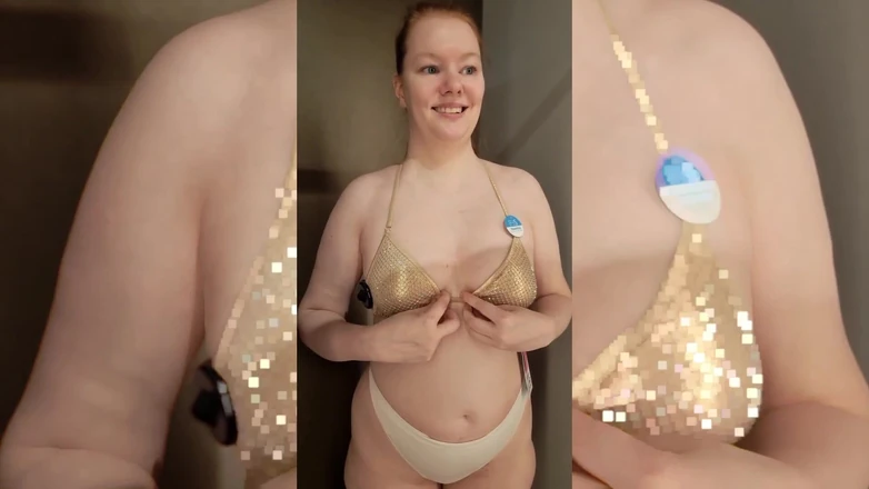Lady Inari: Phù hợp - Đồ bơi vàng trong phòng thay đồ