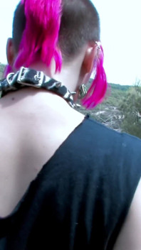 Diepe anale seks op het strand met de sublieme jonge punkette-punk