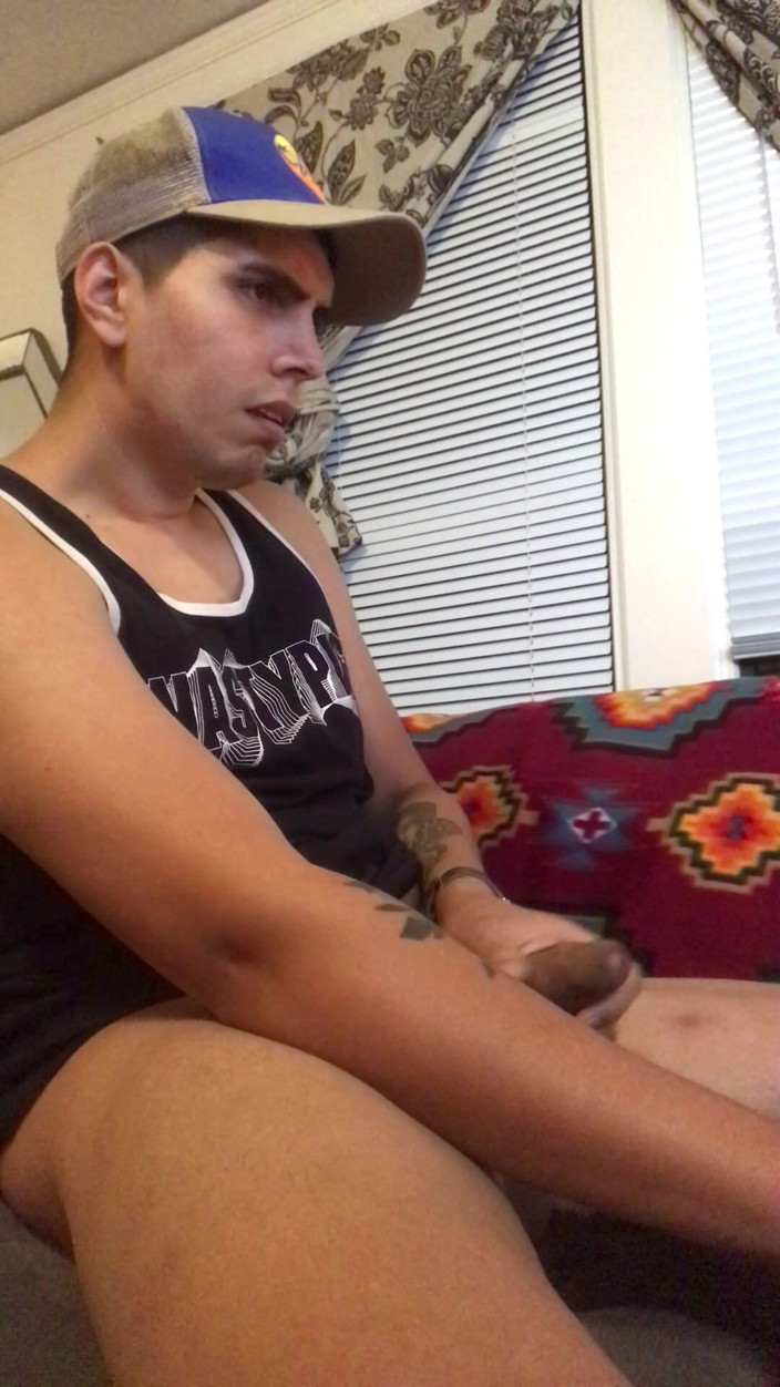 Andy snickerz: Twink gay panas solo dalam pancutan mani tangki hitam
