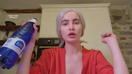 Faith Eros: Üvey anne şişe emiyor - boyun fetişi, boğaz fetişi