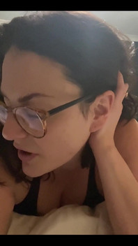 Đâu đó trong hồ bơi gần bạn