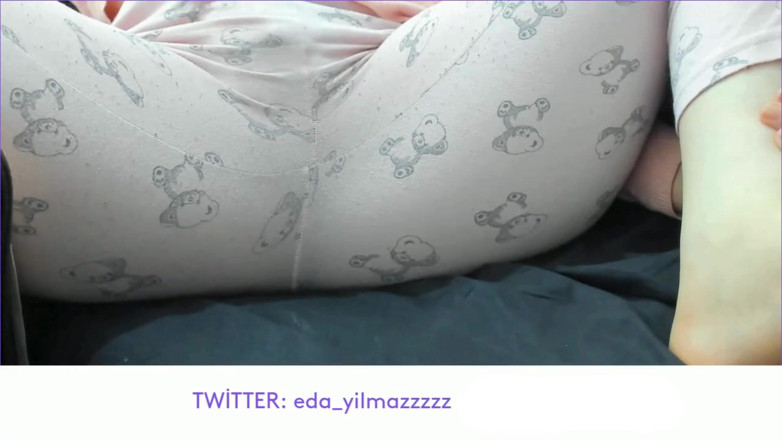 bigass_sexy_bigboobs: Masturbacja w piżamie - pieszczoty cipki w piżamie