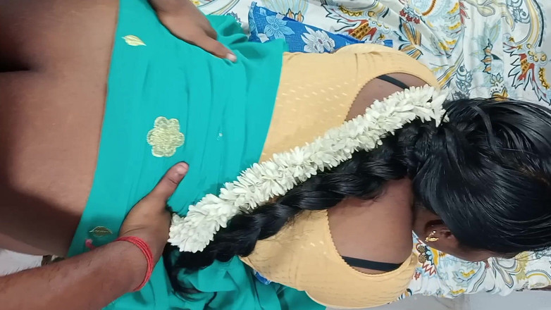 Veni: 泰米尔继母被痛苦地肛交，她的继子非常热辣地呻吟