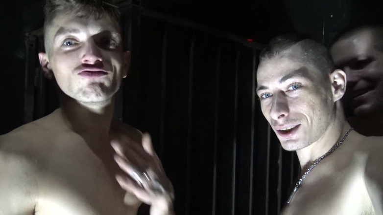 Gaybareback: Cewek seksi dientot habis-habisan sama gay