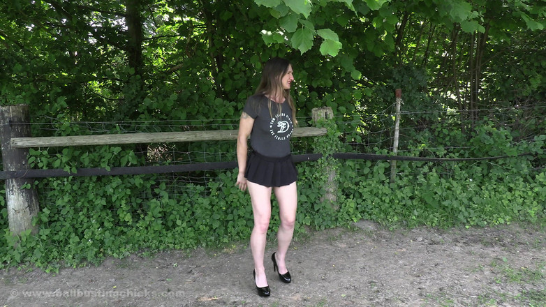 PeeFetish: Une femme désespérée a besoin de faire pipi !