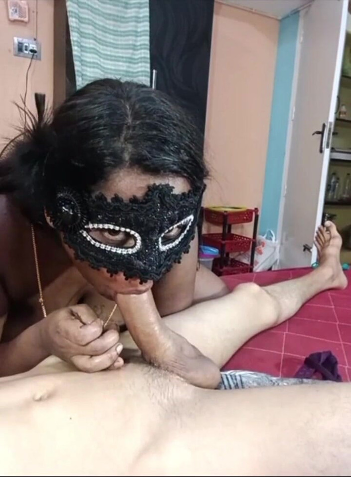 BeautyAnu: Bigboobs Desi Indian Aunty Sex Talk with Video Call