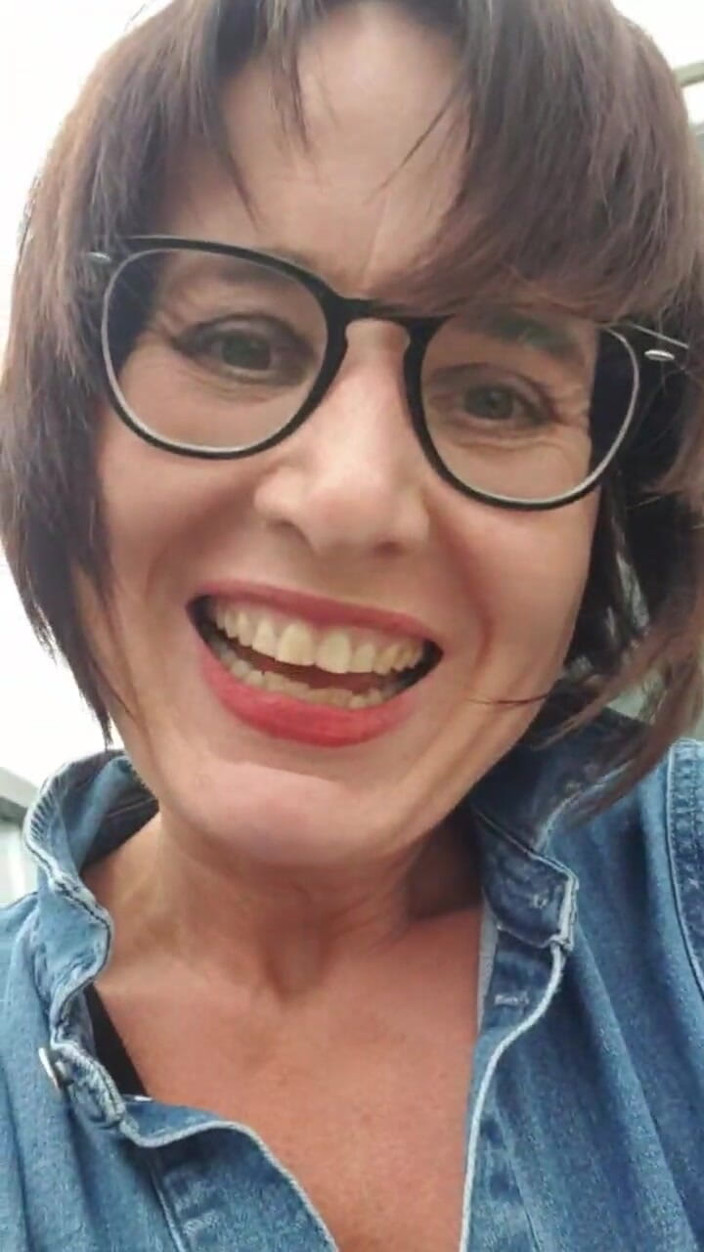 JulieEroticDress: Spuiten op de parkeerplaats