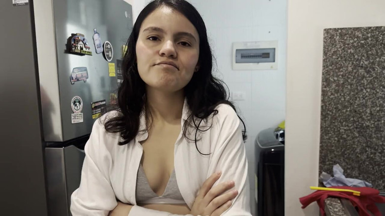 scarlettandc: Sexo lésbico con la hermanastra de mi esposo en la...