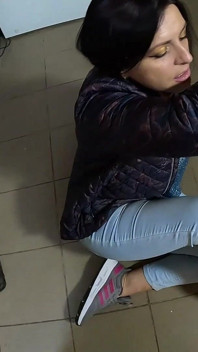 MILF unta Twerks dalam seluar jeans - blowjob & pancutan mani di seluruh jaket tembam saya 334