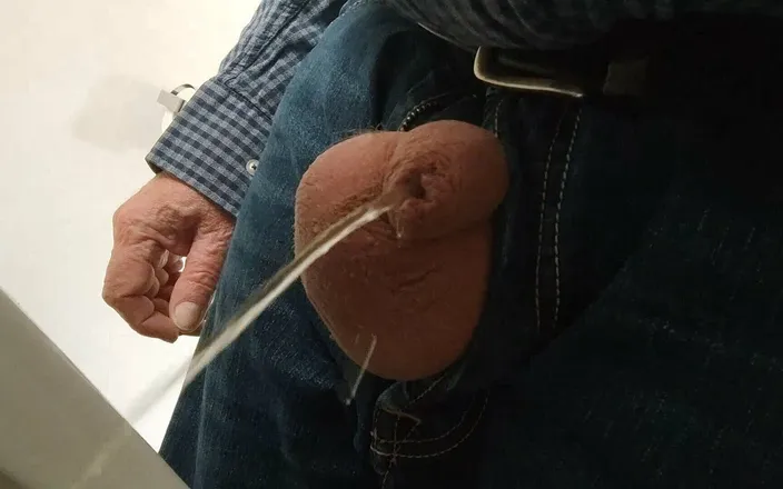 Karlchengeil: Pissing in Jeans Compilation