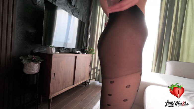 LittleMaisha: Slanke Brunette in Panty's Doet Fantastische Footjob, Rimming En Handjob...